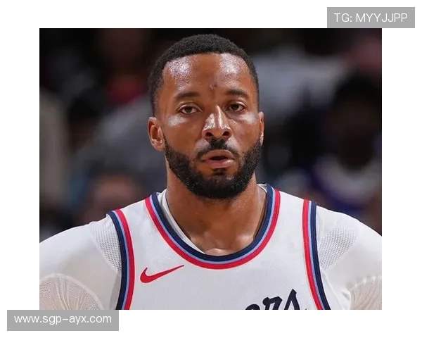 柯林斯全明星前锋闪耀赛场，引领球队逆转取胜